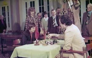 Anatoli Karpov spielt für die Galerie